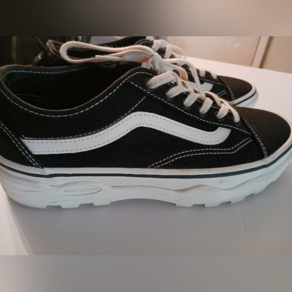 Vans sz 7.5 - Picture 4 of 7